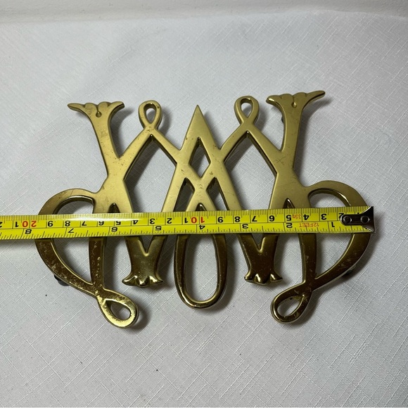 Vintage WILLIAMSBURG Brass Trivet. Stamped. - Picture 4 of 5